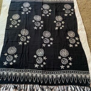 Black and White Starfish wrap sarong with fringe
